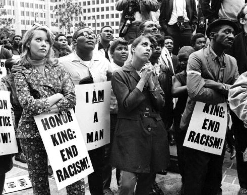 A crowd in the District with placards reading Honor King: End Racism and I Am a Man