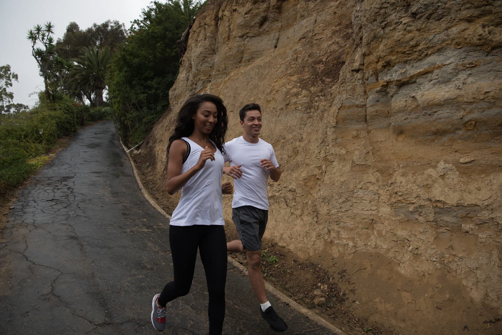 Two runners on a cliff road in Boody Active